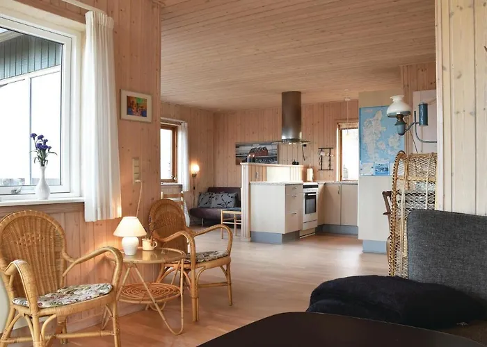 2 Bedroom Awesome In Casa de Férias Ringkøbing